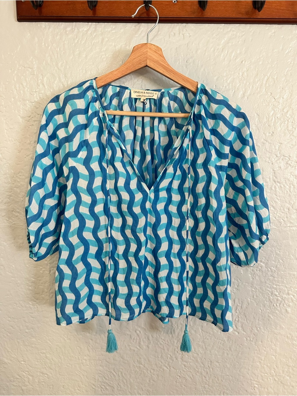 Ophelia & Indigo Wavy striped
puff sleeve top